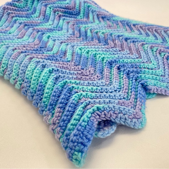 Mermaid Ripple Afghan Space Dyed Zig Zag Handmade Crochet Lap Blanket 35 x 41 - Picture 1 of 8